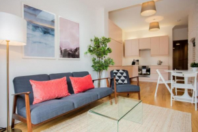 Stylish & Modern 3 Bed Flat in NW London with Garden